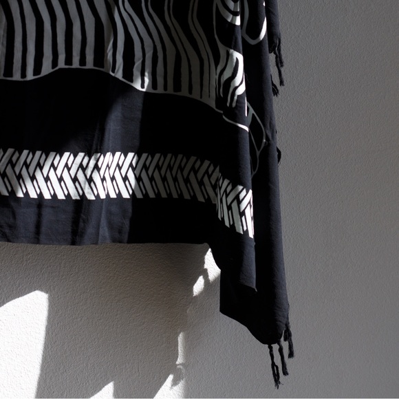 THE ESOTERIC WORLD Oversized Tiger Scarf - Picture 3 of 4